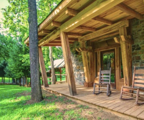 Charming Bunkhouse at Dark Horse Estate